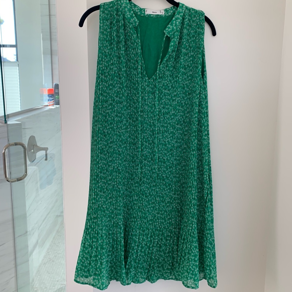 Mango sleeves dress size 4 or small.